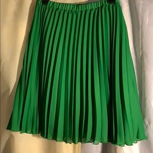 Pleated green midi skirt
